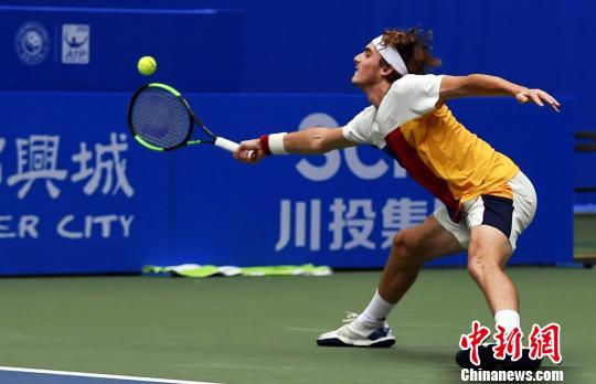 他不仅经受 他不仅经受